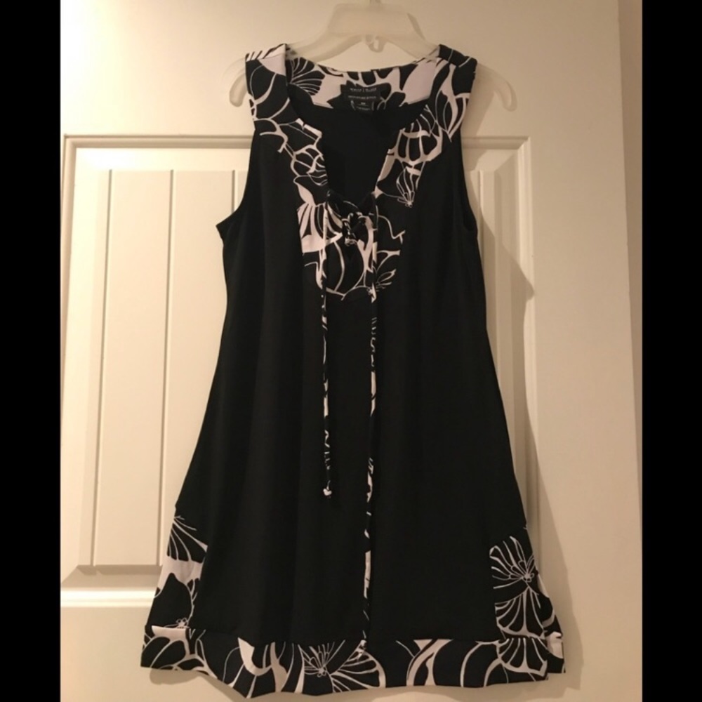 🌼3/$30🌼 WHBM Signature knits Black Lace-up tunic top XS